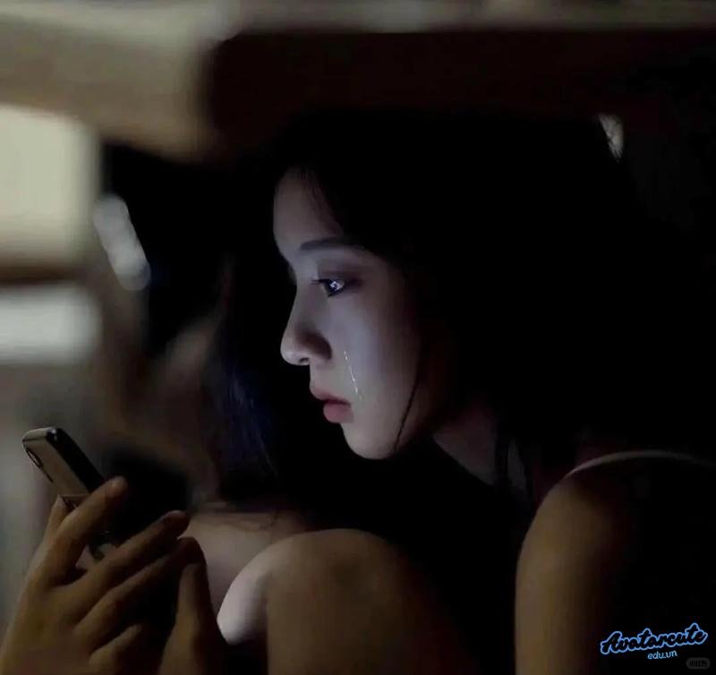 Ảnh mạng avatar nữ buồn cô quạnh