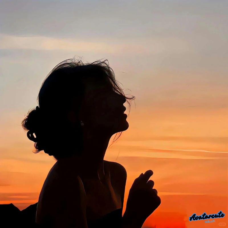 Avatar nữ buồn suy tư