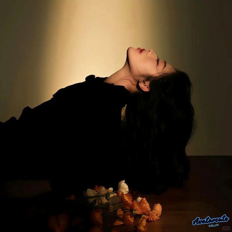 Hình avatar nữ buồn lặng lẽ