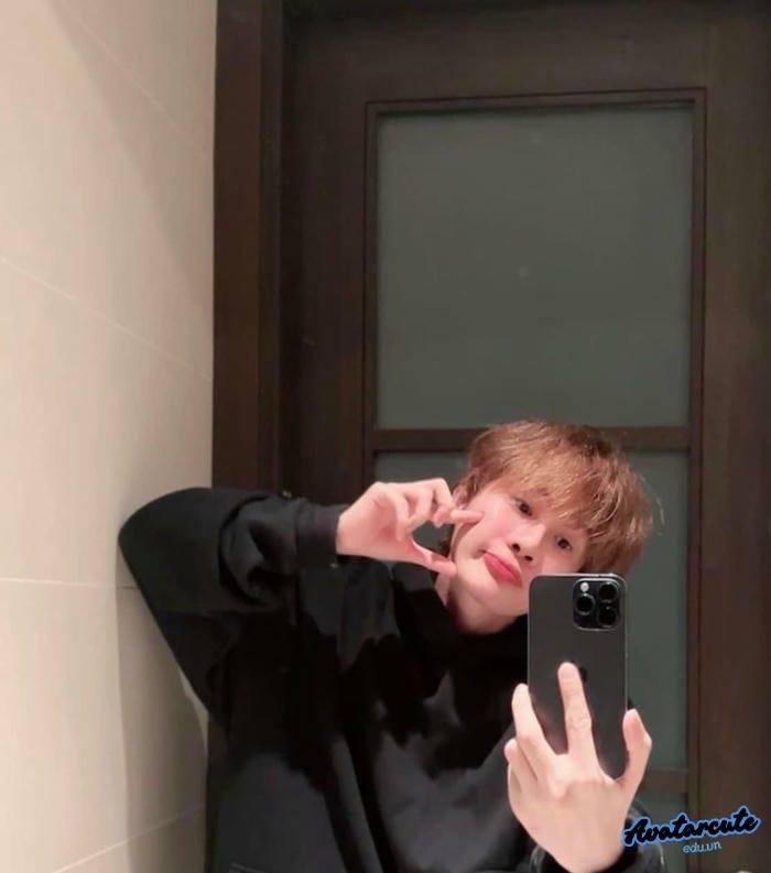 ảnh đại diện j97 và ánh đèn