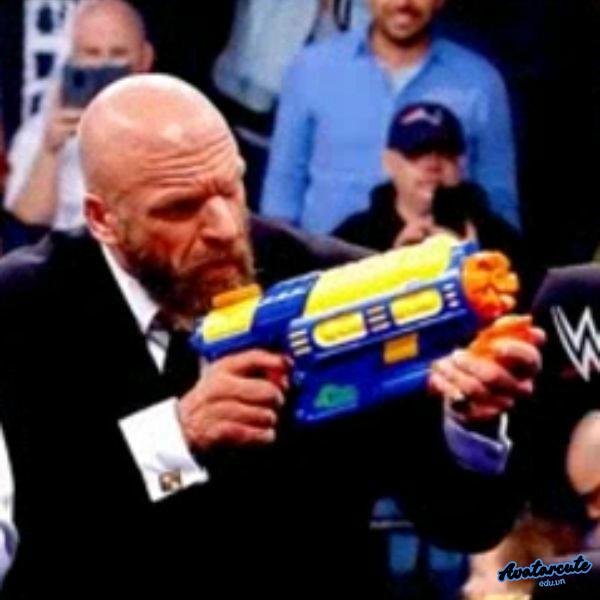 meme cầm súng nước