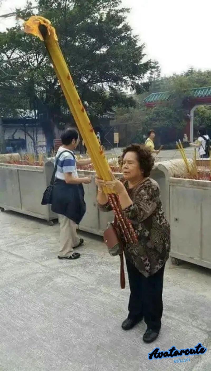 meme lạy cây hương khổng lồ