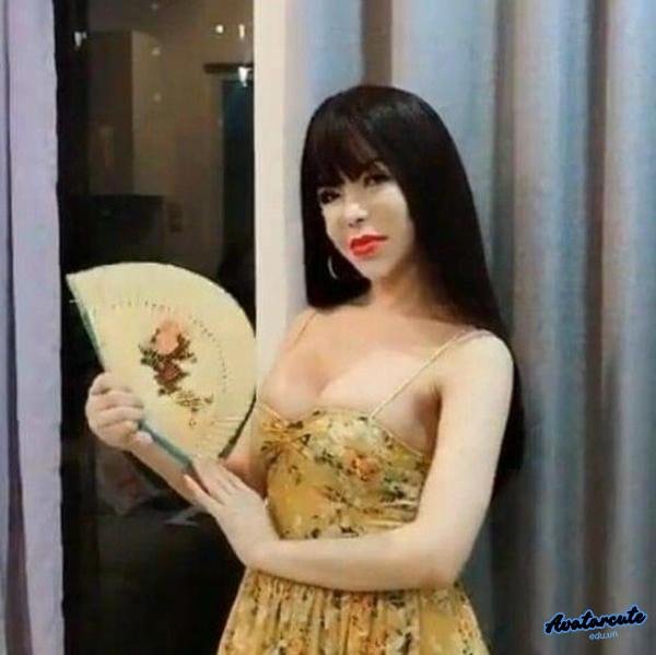 meme linda cầm quạt