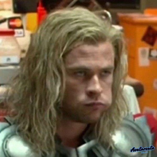 meme loki trợn mắt