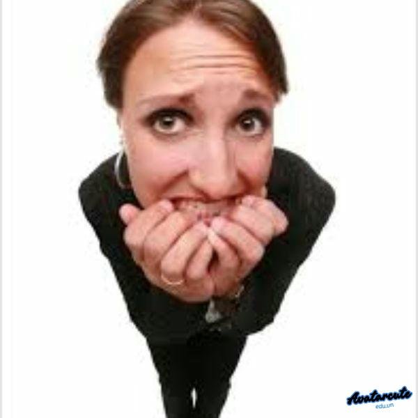 sự lo nắng chống cằm