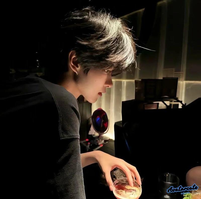 Album avatar nam mới