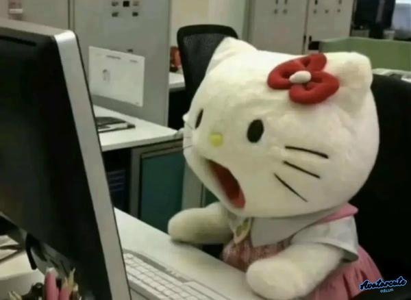 Meme mèo hello kitty há mồm