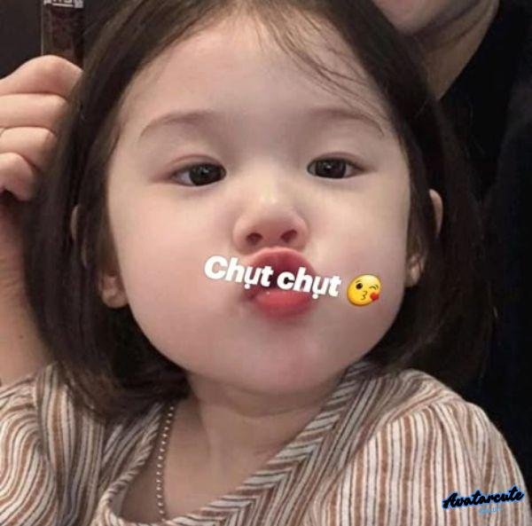 ảnh hôn troll chụt chịt