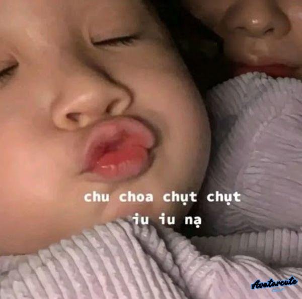 ảnh hôn troll em bé