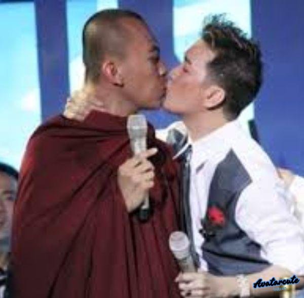 ảnh hôn troll sư thầy