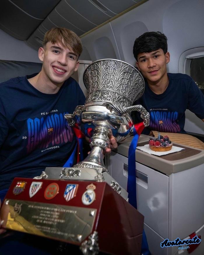 hình nền cầu thủ ăn mừng bàn thắng nét