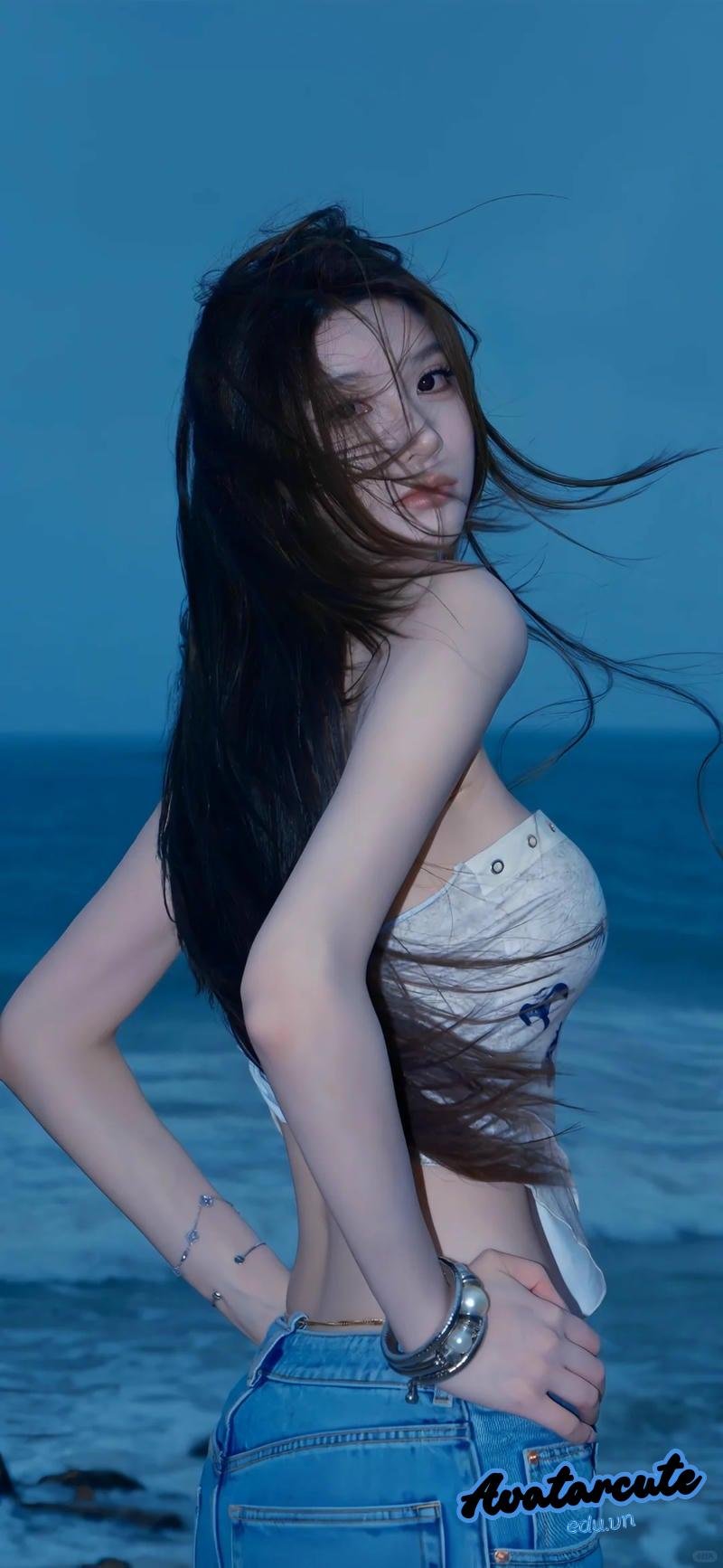 Ngắm hình nền cô gái thu hút