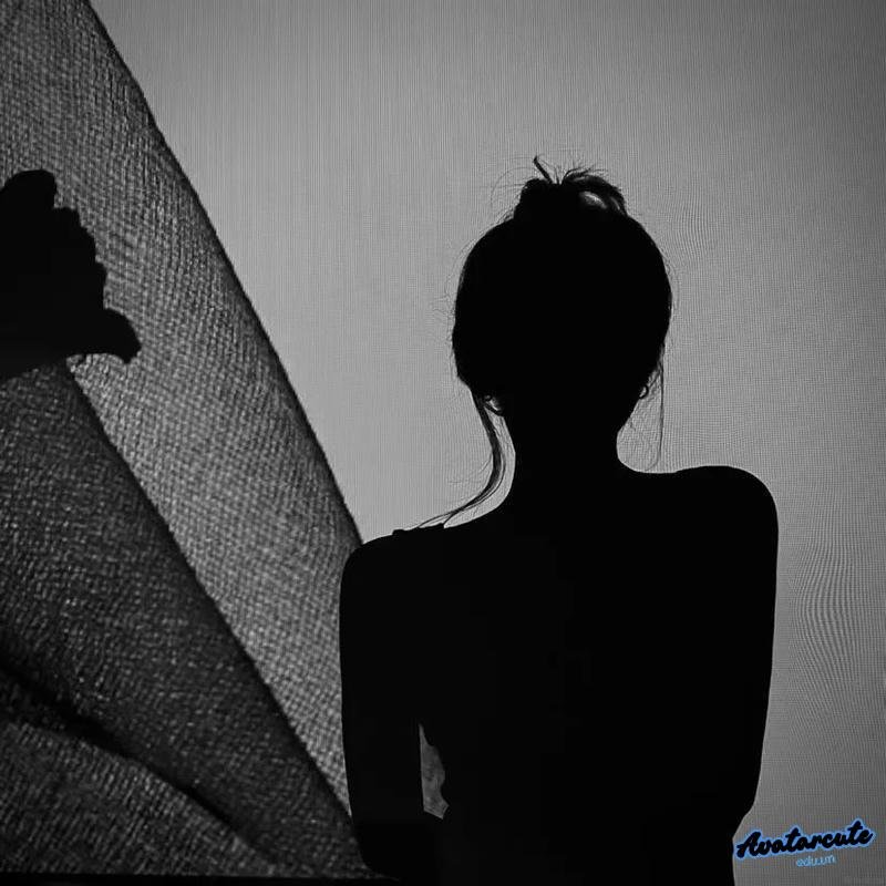 Ảnh avatar trắng đen cuốn hút